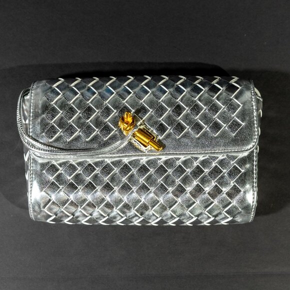 Verano Hill Therese Crossbody Bag in Silver – Vegan Leather - Picture 2 of 4